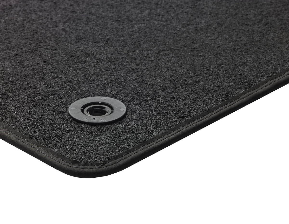 FOCUS FRONT VELOUR CARPET FLOOR MAT CONTOURED BLACK WITH RED STITCHING 2018-2020