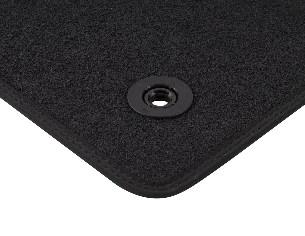 FOCUS FRONT VELOUR CARPET FLOOR MATs CONTOURED BLACK WITH GREY STITCHING AUTOMATIC EXCEPT ST 2020-2025