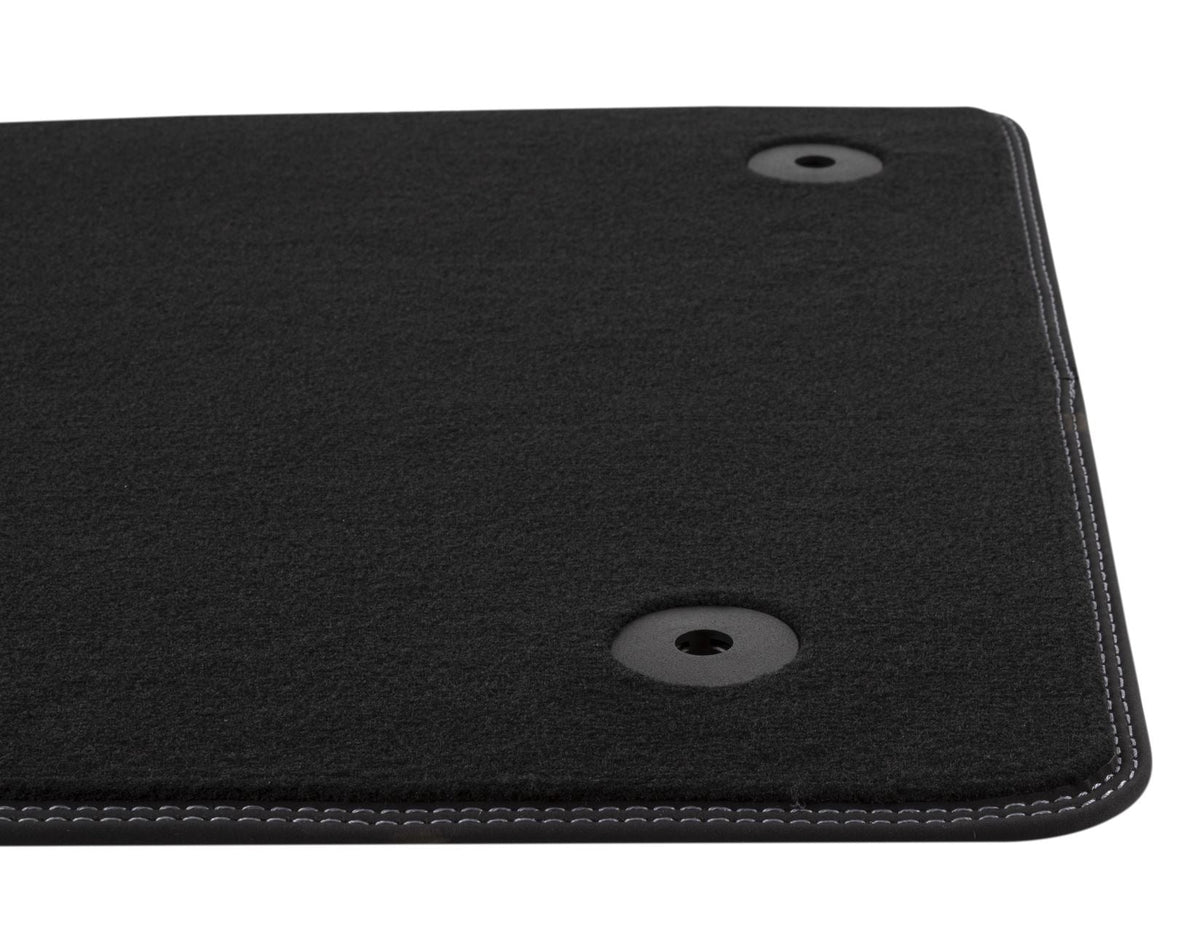 FOCUS FRONT VELOUR CARPET FLOOR MATs CONTOURED BLACK WITH GREY STITCHING AUTOMATIC EXCEPT ST 2020-2025