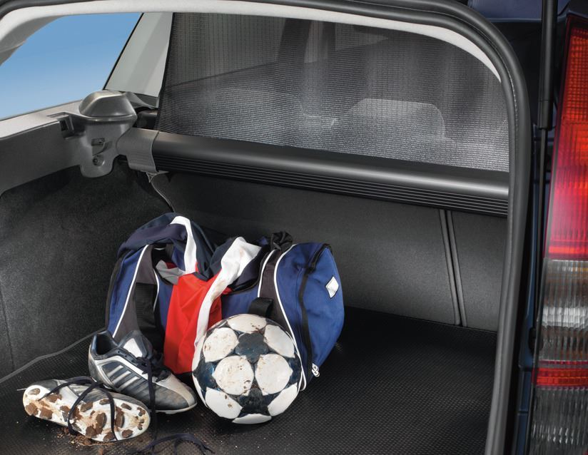 FOCUS LOAD RETENTION NET TO BE FIXED BEHIND REAR SEATS