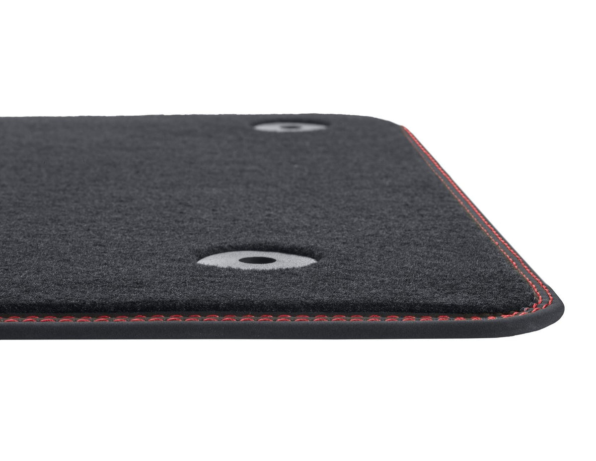 FOCUS FRONT VELOUR CARPET FLOOR MAT CONTOURED BLACK WITH RED STITCHING 2018-2020