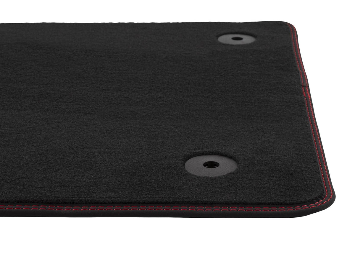 FOCUS FRONT VELOUR CARPET FLOOR MAT CONTOURED BLACK WITH RED STITCHING AUTOMATIC EXCEPT ST 2020-2025