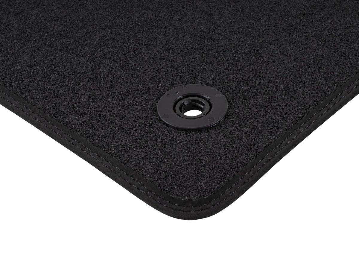 FOCUS FRONT VELOUR CARPET FLOOR MAT CONTOURED BLACK WITH RED STITCHING AUTOMATIC EXCEPT ST 2020-2025