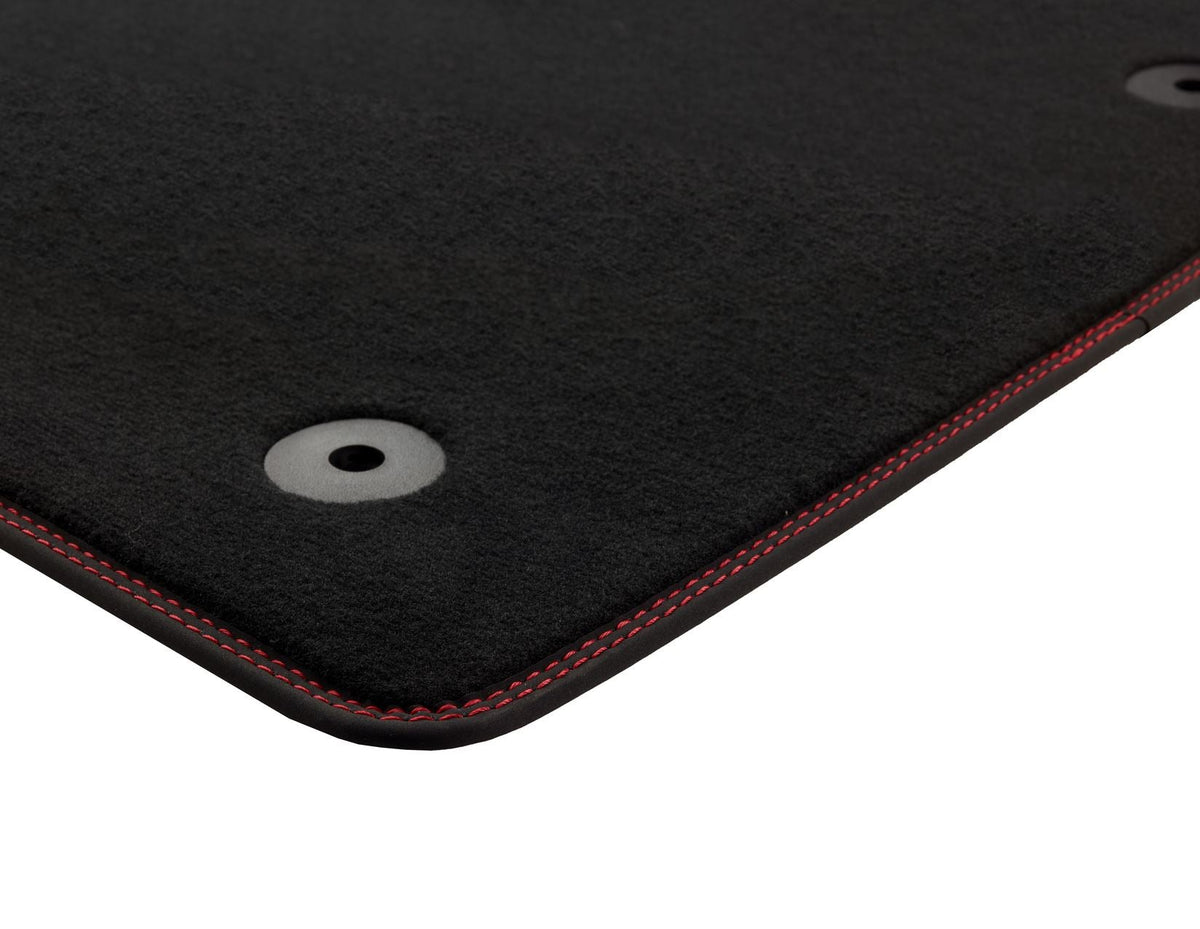 FOCUS FRONT VELOUR CARPET FLOOR MAT CONTOURED BLACK WITH RED STITCHING 2018-2020