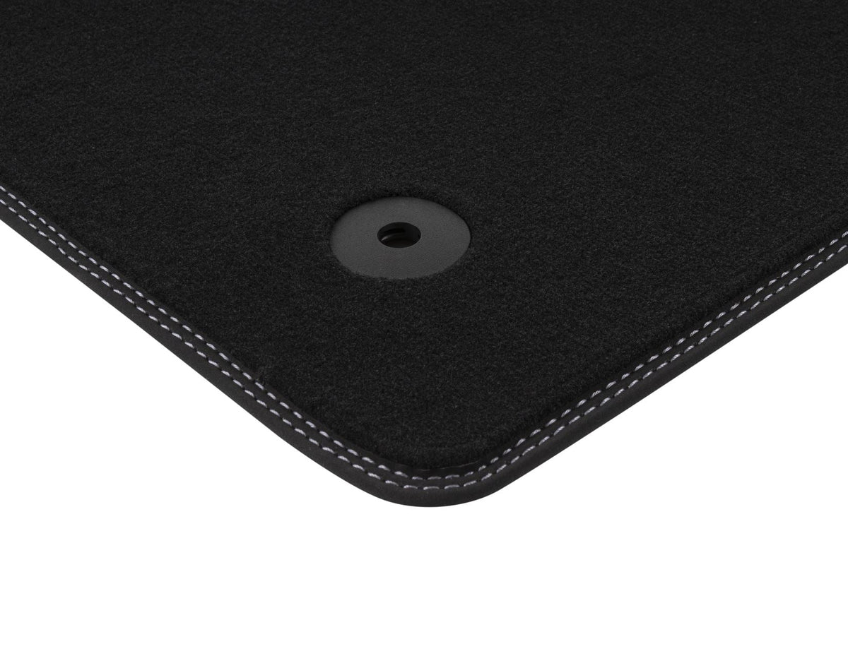 FOCUS FRONT VELOUR CARPET FLOOR MATs CONTOURED BLACK WITH GREY STITCHING AUTOMATIC EXCEPT ST 2020-2025