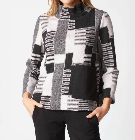 Dove Ruched Collar Sweater In Black/white